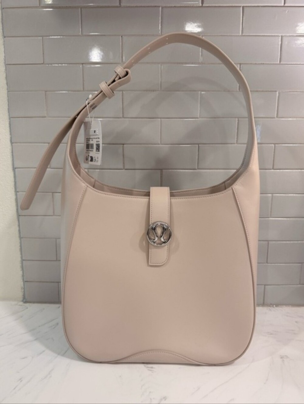 🌵 Lululemon Leather Alternative Shoulder Bag Purse 8L Cashew MSRP $228 NWT - Picture 4 of 16